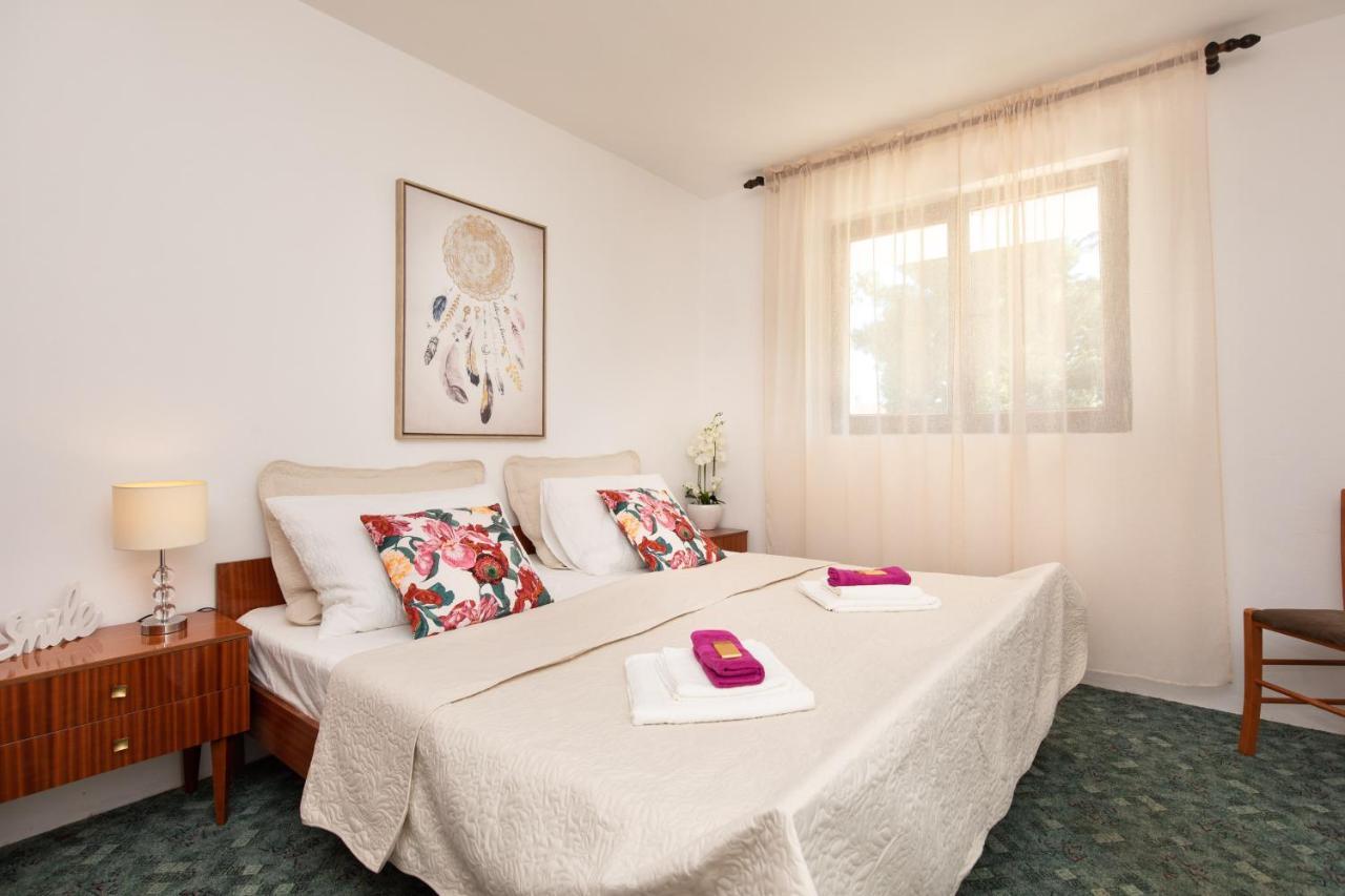 Apartment Lora Цриквеница Экстерьер фото